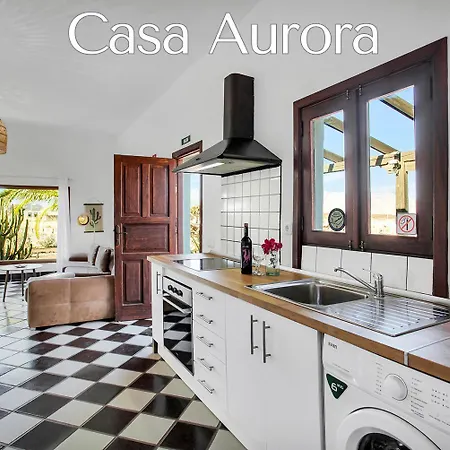 Casa Pilar, Aurora Y Tarabilla En Ecológica Casa rural *